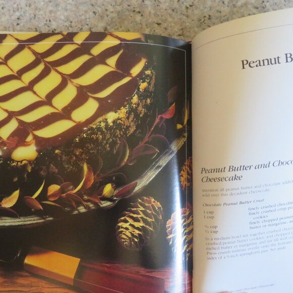 CHEESECAKE Extraordinaire Mary Crownover 100+ Recipes Hardback (K455) - Picture 5 of 5
